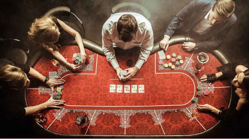 Poker là môn thể thao trí tuệ hấp dẫn, đòi hỏi sự kết hợp giữa kỹ năng, chiến thuật và may mắn